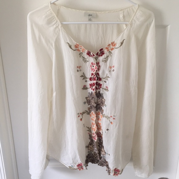 Ivory floral button up blouse - Picture 5 of 6